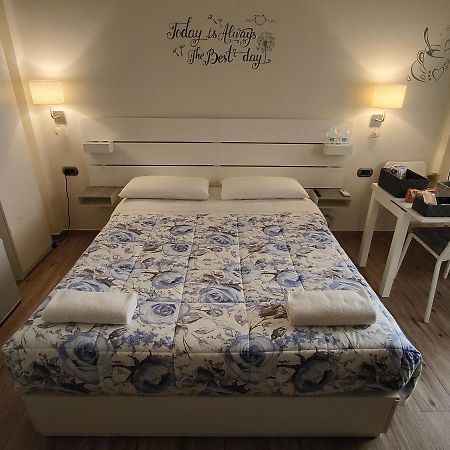 Blue Rose Private Room ซาแลร์โน ภายนอก รูปภาพ