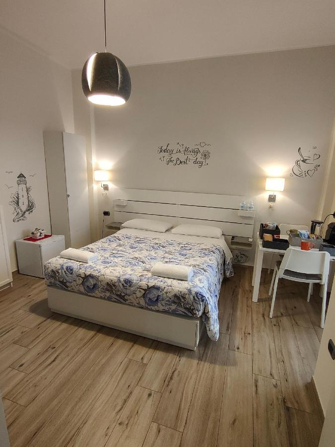 Blue Rose Private Room ซาแลร์โน ภายนอก รูปภาพ
