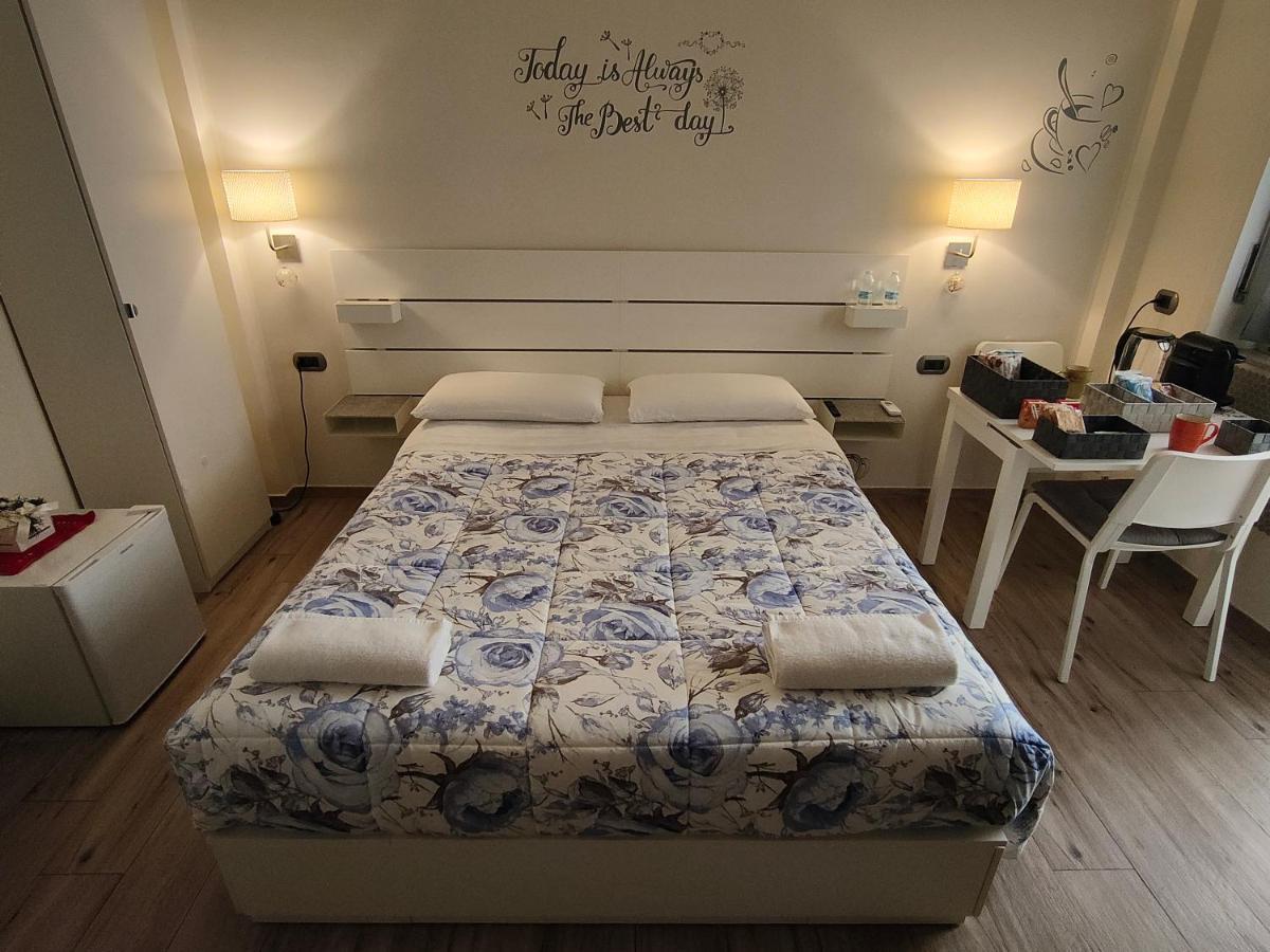 Blue Rose Private Room ซาแลร์โน ภายนอก รูปภาพ